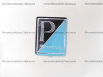 Vista frontal del escudo central adhesivo PIAGGIO en stock