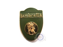 Vista principal del escudo embellecedor Lambretta en stock