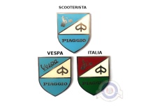 Vista delantera del letrero escudo Vespa modelo vespa, scooterista y italia