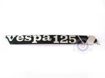 Vista delantera del letrero Vespa 125 V.A. en stock